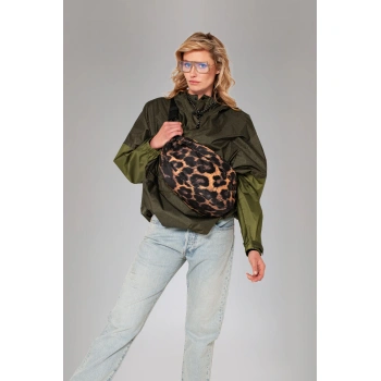 DarkLeopard-CrossbodyBag-Ecomm5.webp