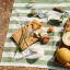 1000815_Fiskars_Summer_Cooking_Classic_scissors_21cm_Environment_01_1x1.jpg