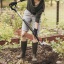 1066708_Fiskars_Ergonomic_pointed_spade_Grey_Action_01_1x1.jpg